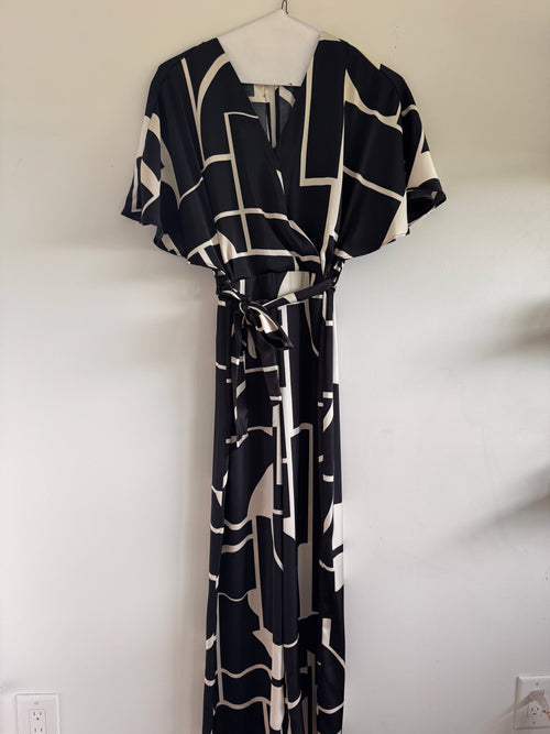 Avant Garde! Mango Satin Flutter Sleeve Jumpsuit (Size M, NWOT)