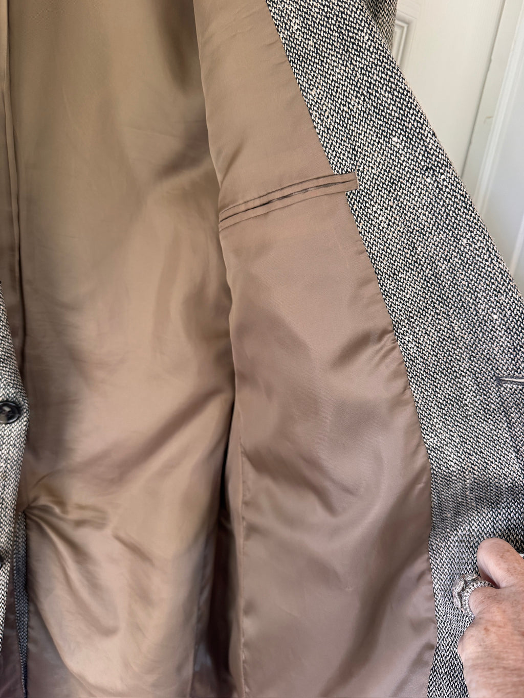 Distinctive! Jos. A. Bank 100% Silk Tweed Sport Coat