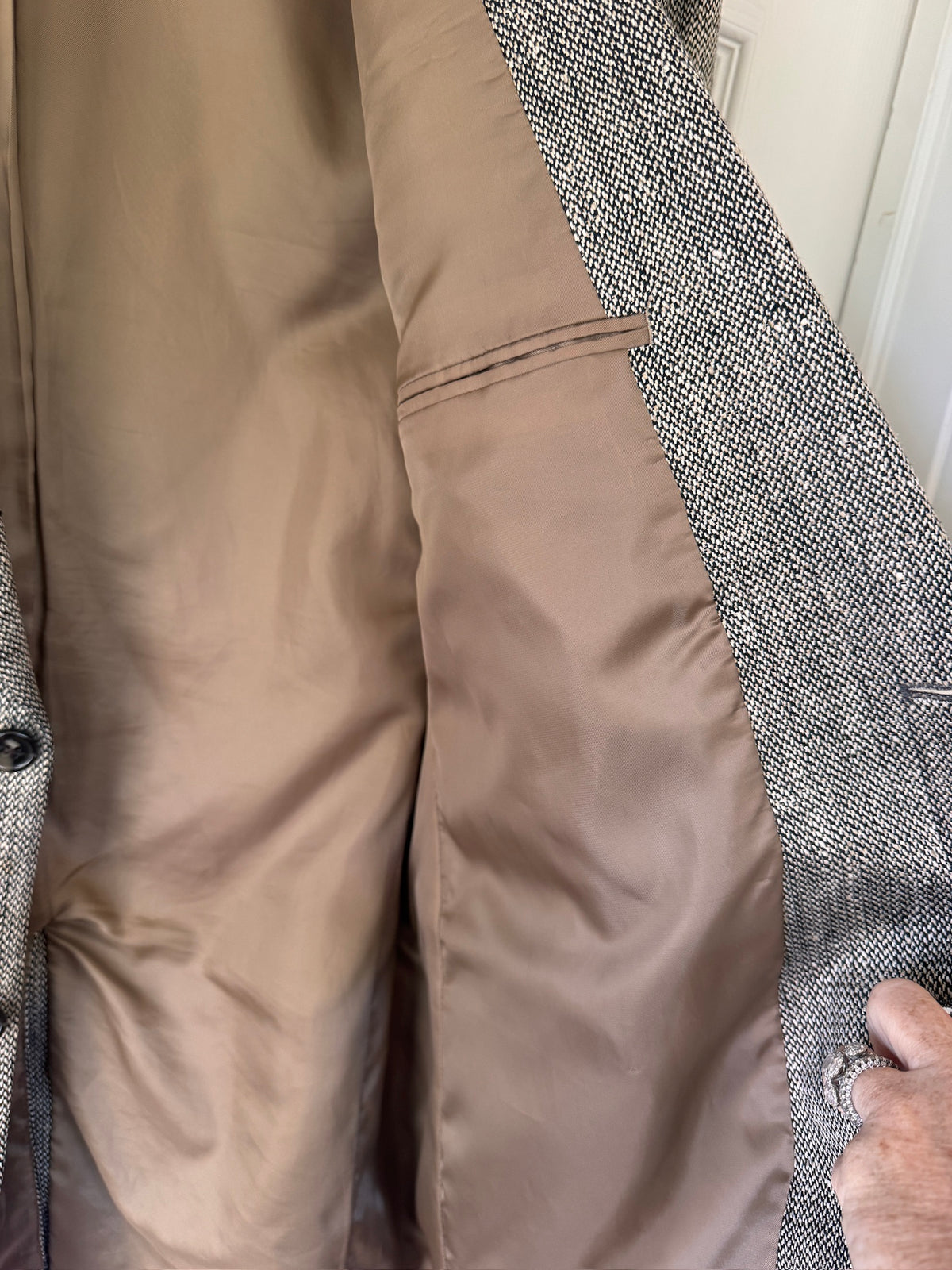 Distinctive! Jos. A. Bank 100% Silk Tweed Sport Coat