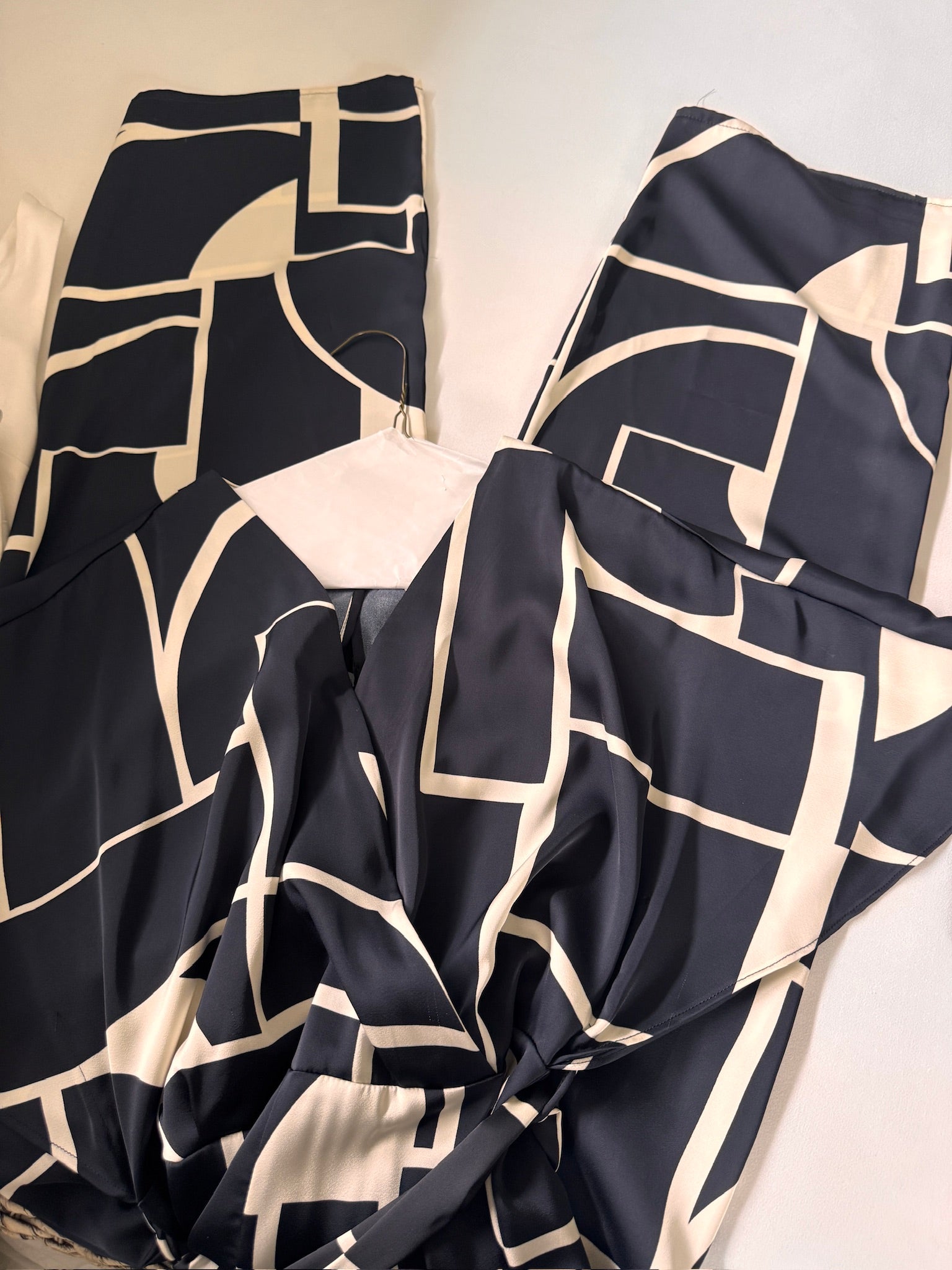 Avant Garde! Mango Satin Flutter Sleeve Jumpsuit (Size M, NWOT)