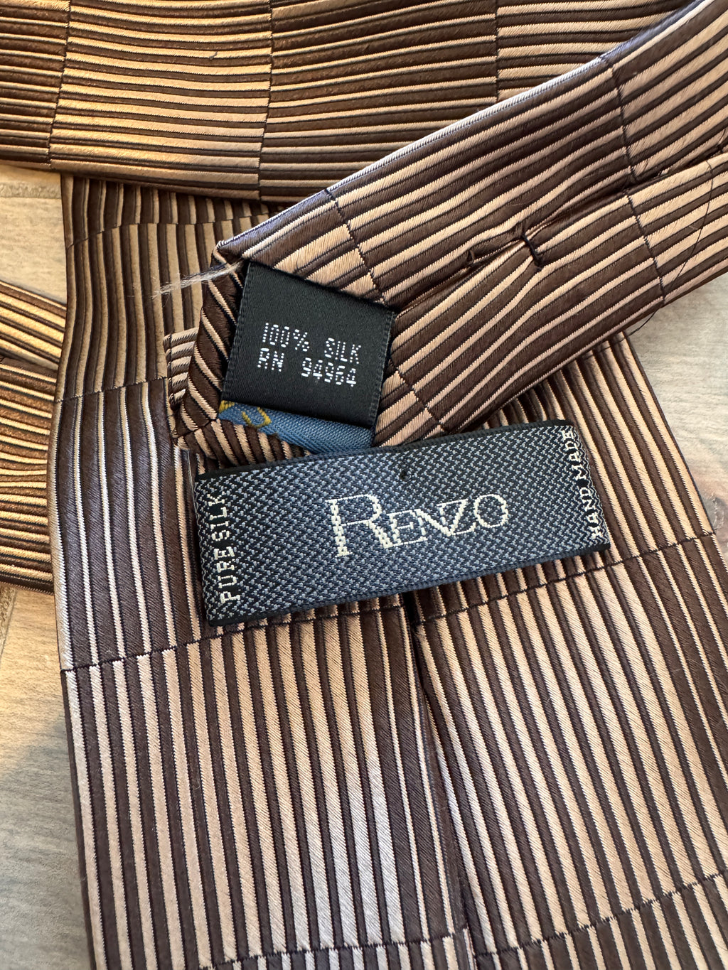 Striking! Renzo Men's 100% Silk Tie