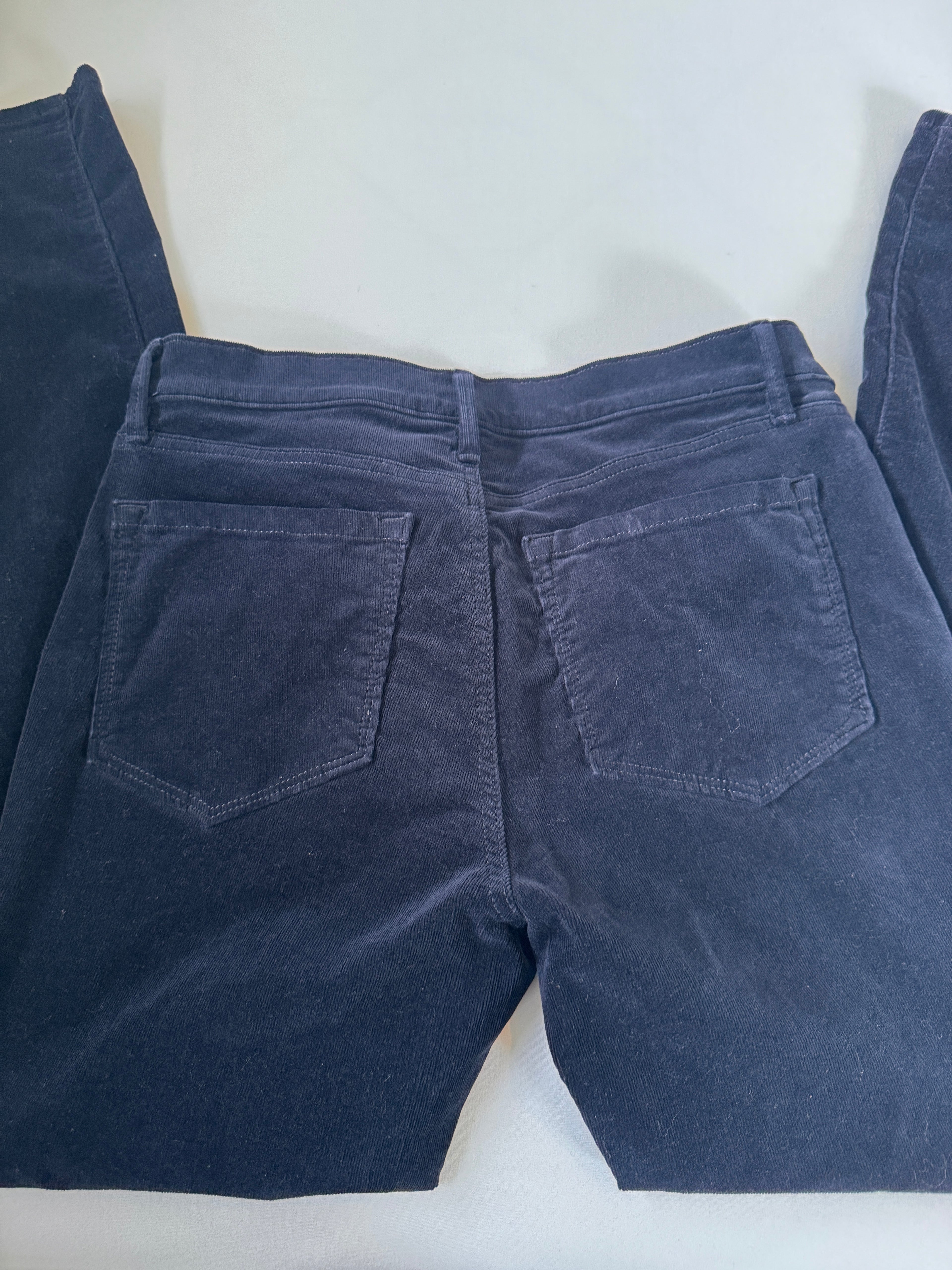 Classic! LOFT Modern Skinny Corduroy Pants in Navy (Size 6 / 28)