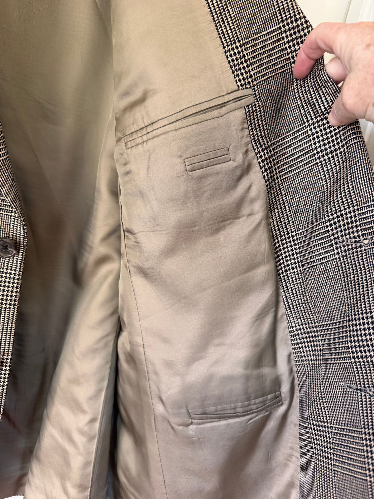 Refined Classic! Jos. A. Bank Tan & Black Plaid Blazer