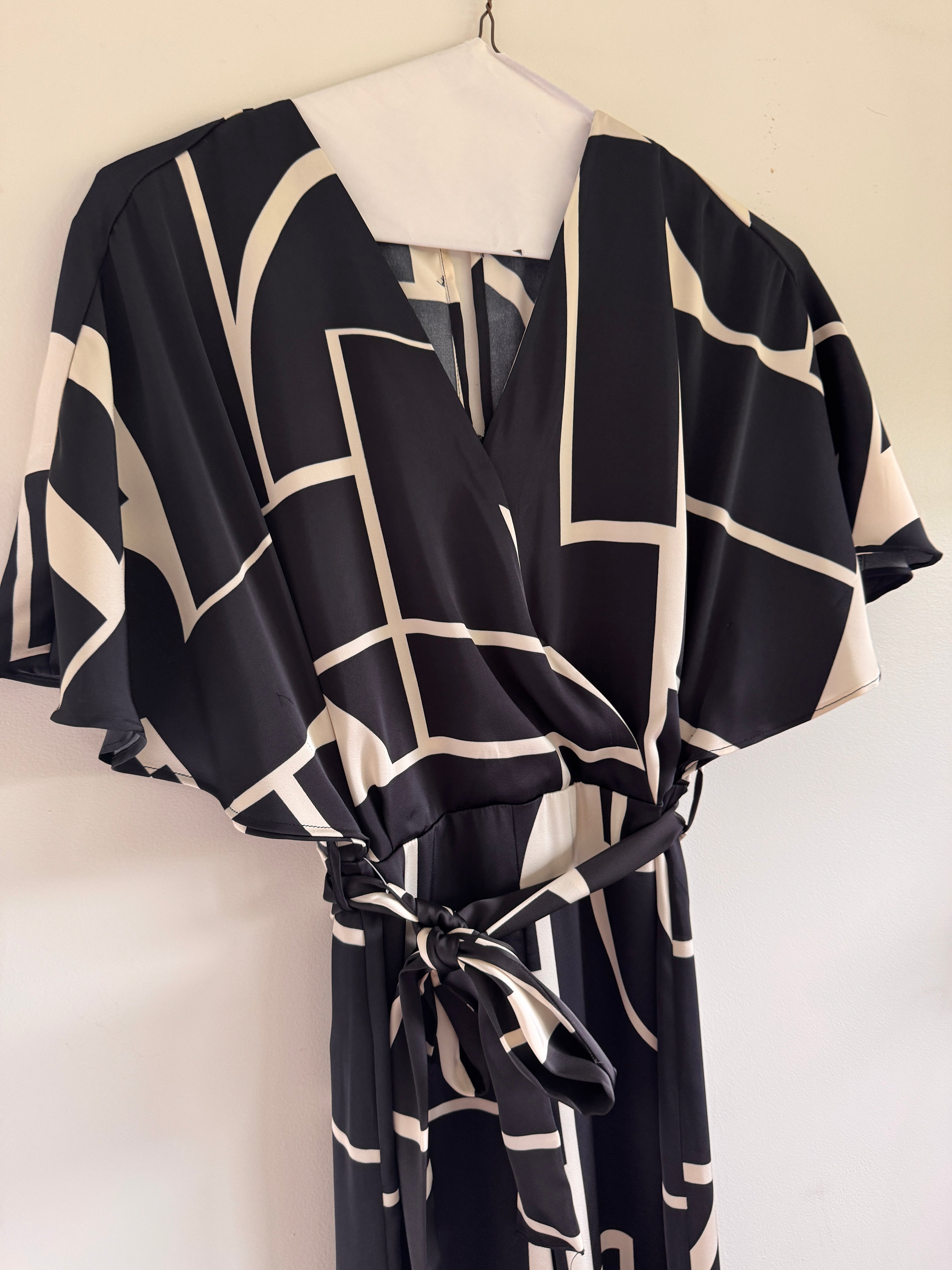 Avant Garde! Mango Satin Flutter Sleeve Jumpsuit (Size M, NWOT)