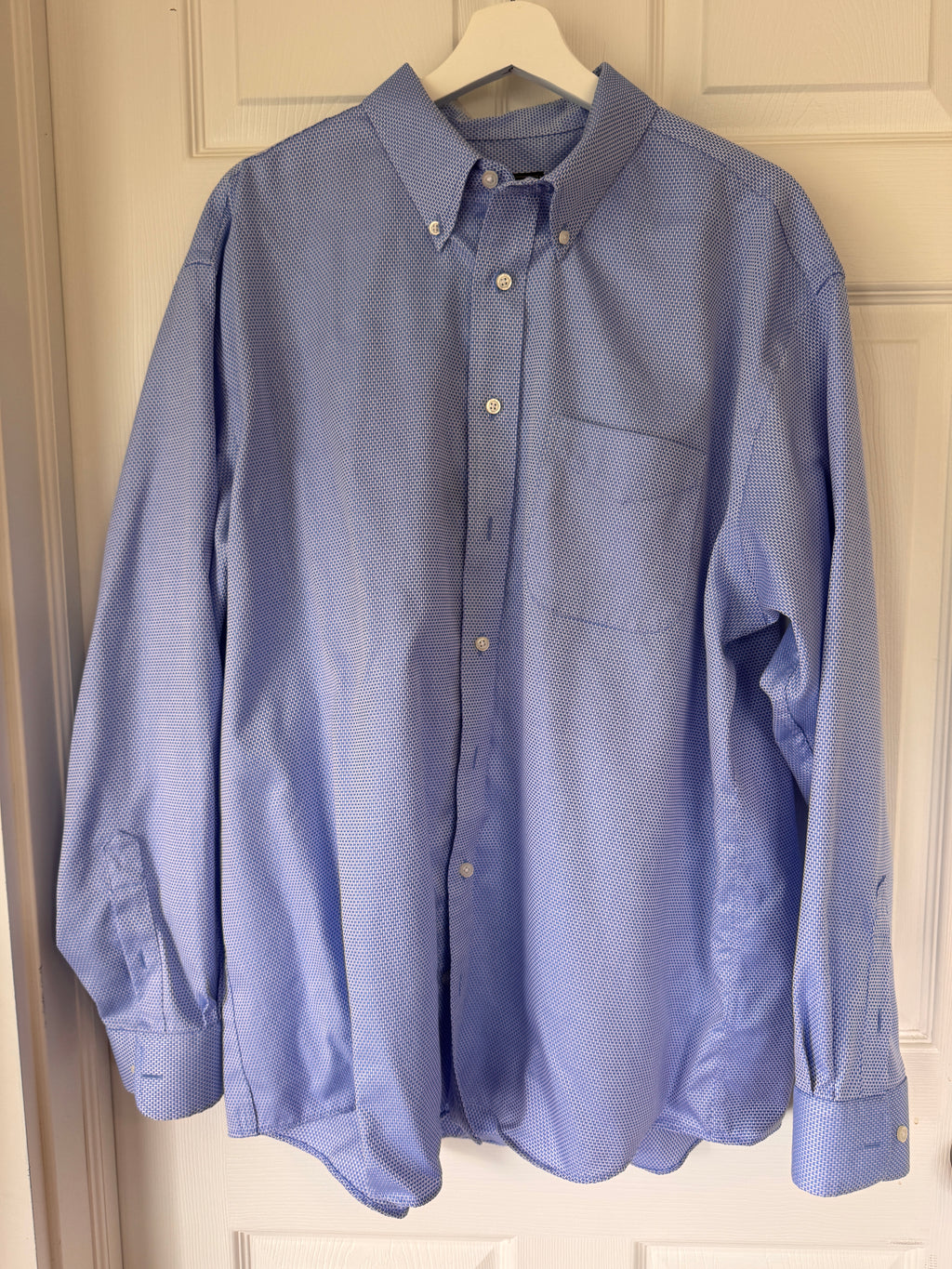 Crisp! Jos. A. Bank Traveler Blue & White Dress Shirt