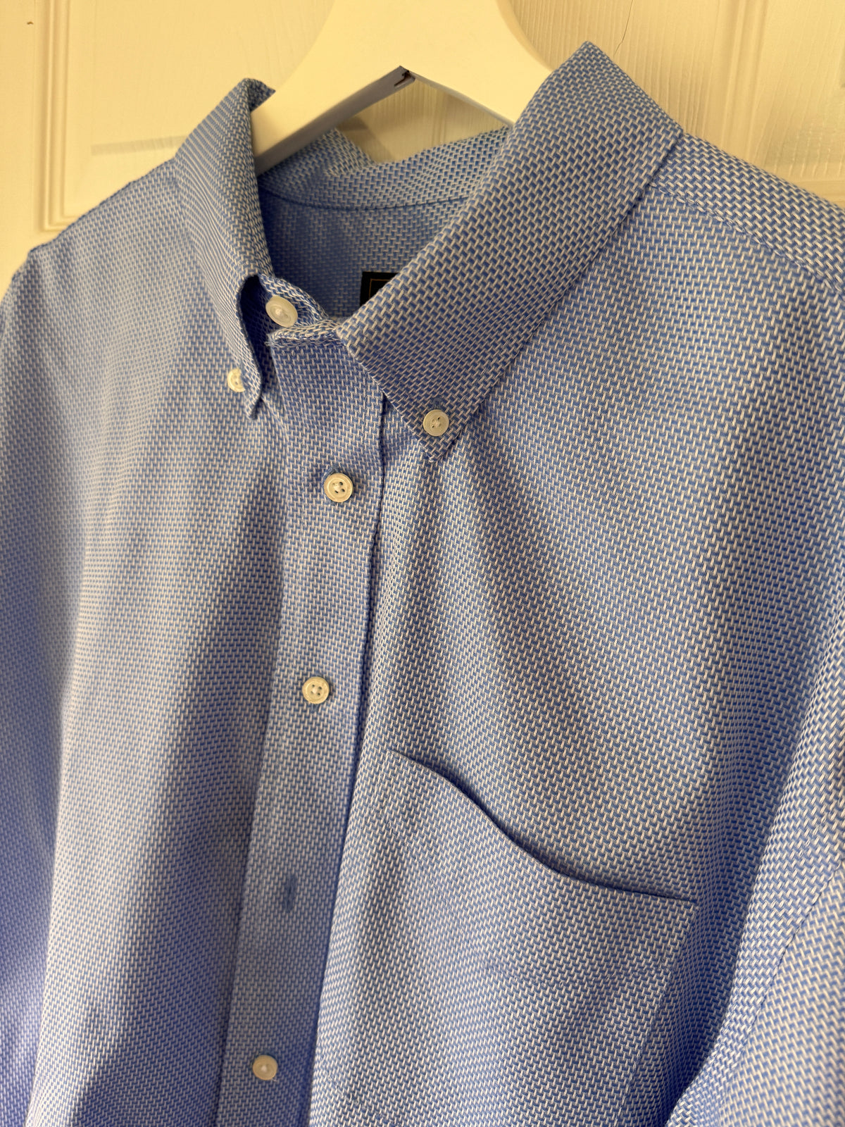 Crisp! Jos. A. Bank Traveler Blue & White Dress Shirt