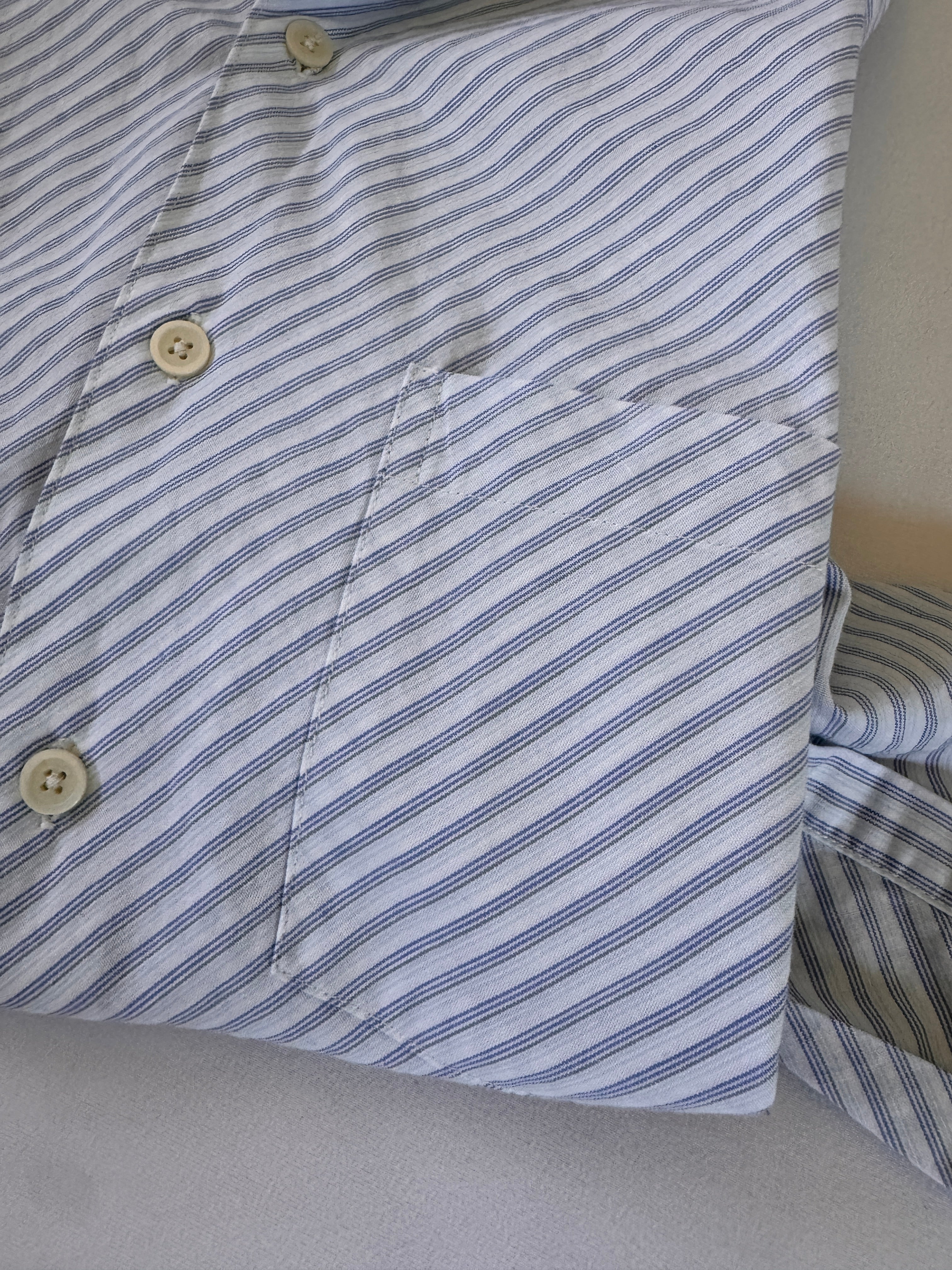 Classic Comfort! Kenneth Cole Light Blue Stripe Button-Down Shirt