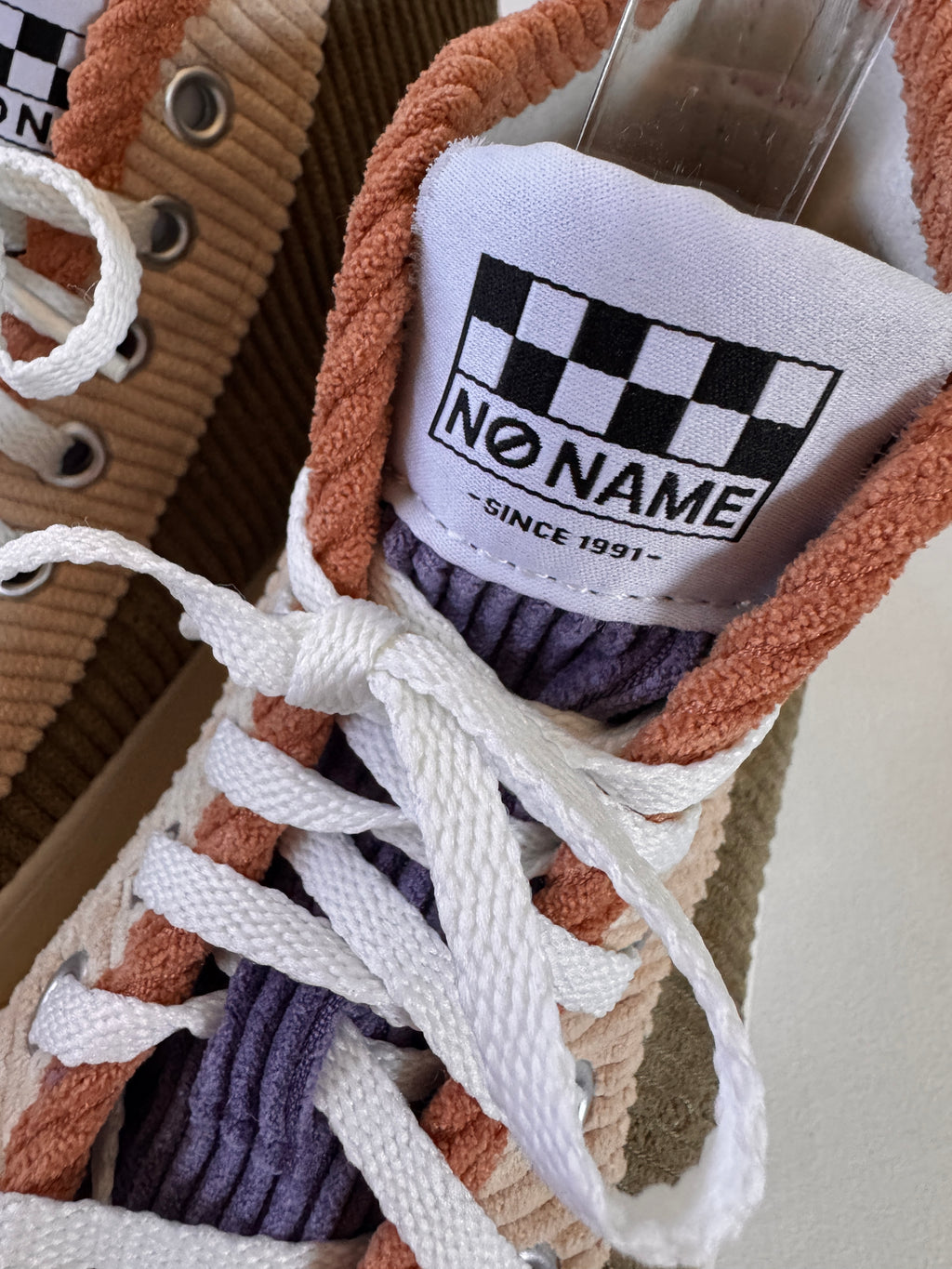 No Name Sneaker Label
