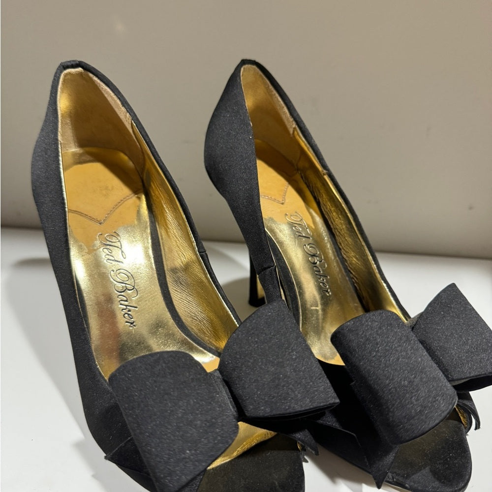 Sassy!  Fabulous Ted Baker Black Heels - Sz 5.5