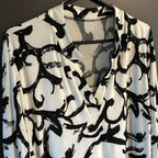 Flow!  Great black and white V-neck top - Sz XL