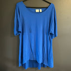 Blue!  Cute pleat back Chico’s tee - Sz 2 (L)
