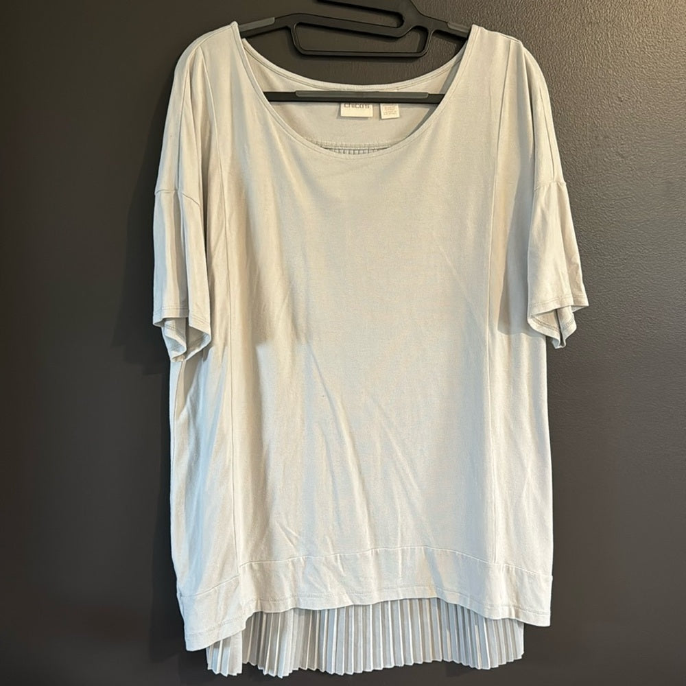 Pleats!  Cute pleat back top by Chico’s - Chico's Sz 2