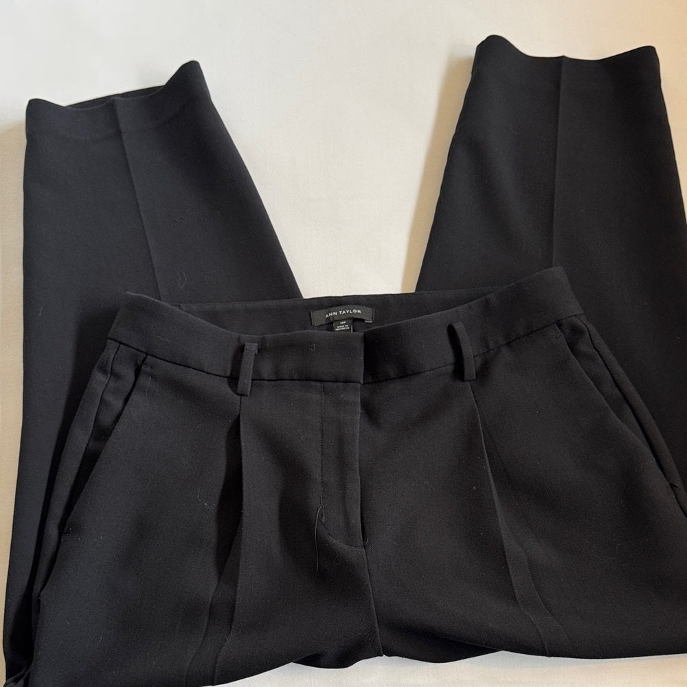 Ann Taylor The High Rise Pleated Taper Pant in Fluid Crepe 10P