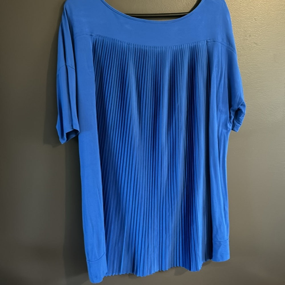 Blue!  Cute pleat back Chico’s tee - Sz 2 (L)