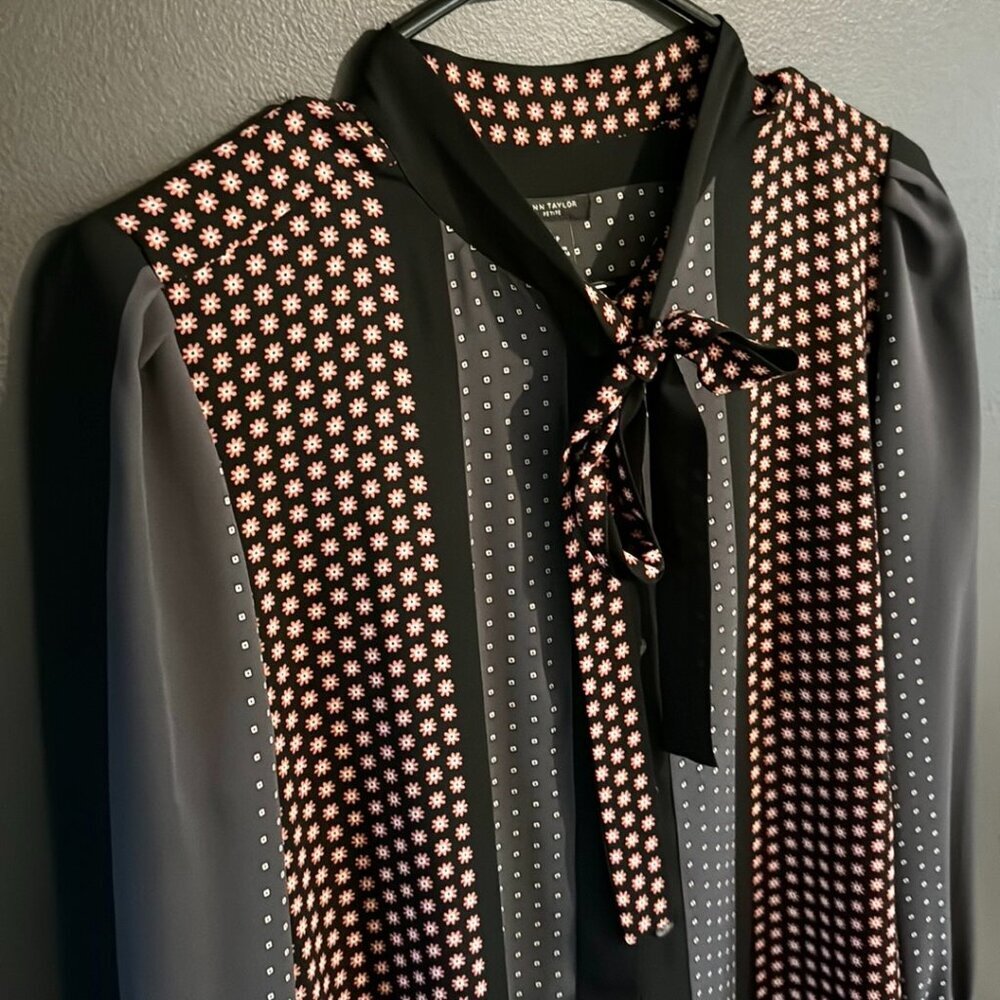 Tie!  Ann Taylor Tie Neck Multi-Colored Top - Size MP